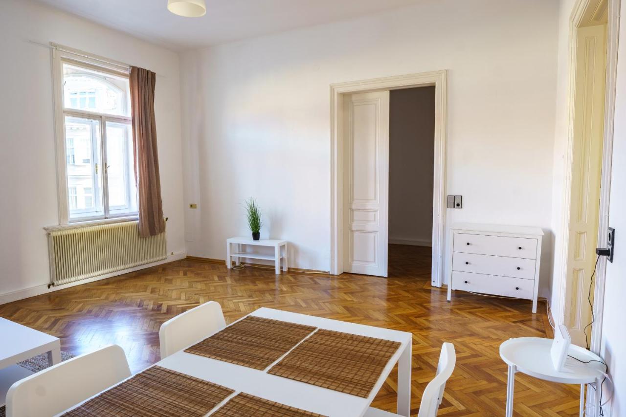 Apartment 1060