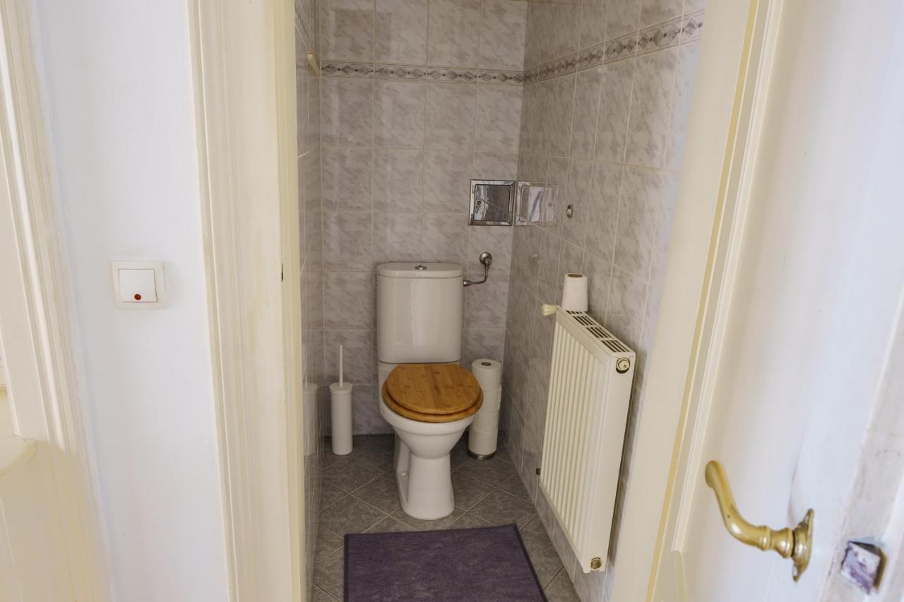 Apartment 1060