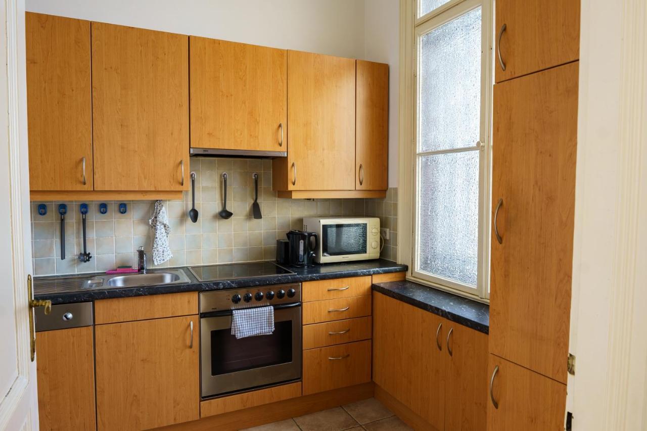 Apartment 1060